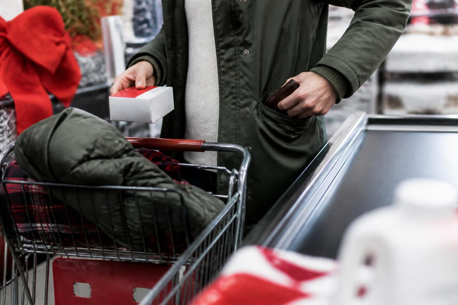 A shopper removing an item from a cart before checkout.